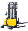 CDD1553 1.5T-5.3M堆高車載重1.5噸，提升1.5米
