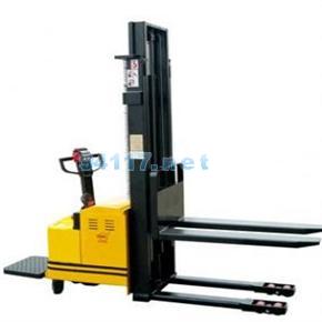 CDD20 2T-2.5M堆高車載重2噸，提升2.5米